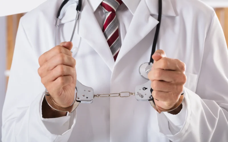 Médico é condenado a indenizar família de paciente morta durante lipoaspiração