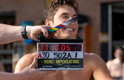 Benito Skinner dá início às filmagens da nova temporada de “Muito Esforçado” e compartilha imagem exclusiva do set