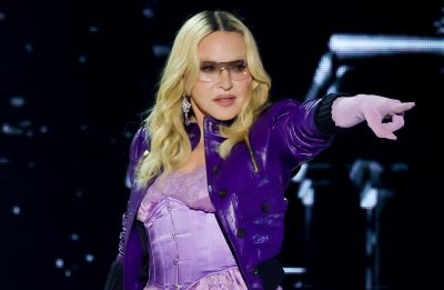 Polícia investiga possível queda de roupas de Madonna durante o Coachella 2026 após incidente com carrinho de golfe