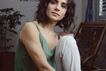 Atriz Camila Carneiro viraliza no Instagram com série autoral Aquela dos 30