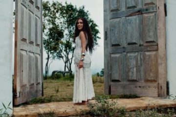 Anitta e Ponto de Equilíbrio homenageiam a conexão entre espiritualidade e natureza em novo clipe “Deus Existe