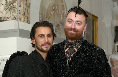 Sam Smith anuncia noivado com o designer Christian Cowan, segundo informações divulgadas