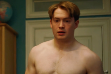 Kit Connor compartilha momento inusitado ao soltar pum durante cena íntima em “Heartstopper