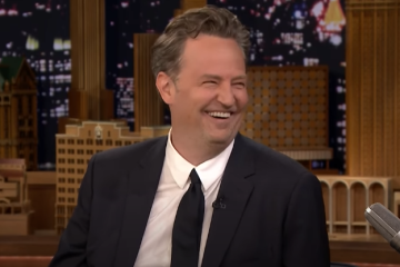 Netflix anuncia documentário revelador sobre a vida de Matthew Perry com depoimentos de pessoas próximas
