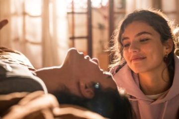 Alanis Guillen e Bruna Marquezine compartilham momentos apaixonantes em imagens de “Amor da Minha Vida
